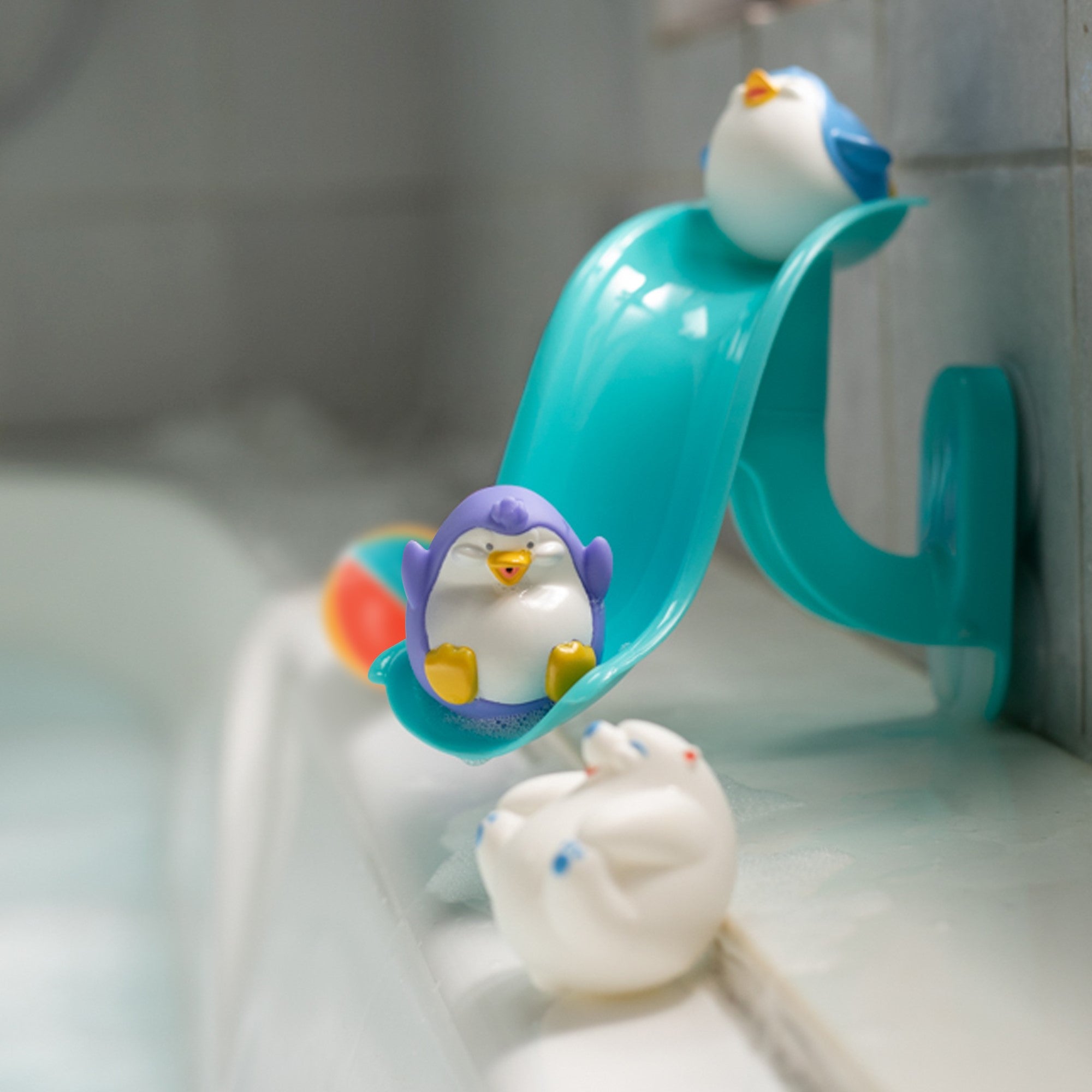 Penguin Slide Squirt Bath Toy (RNVY)
