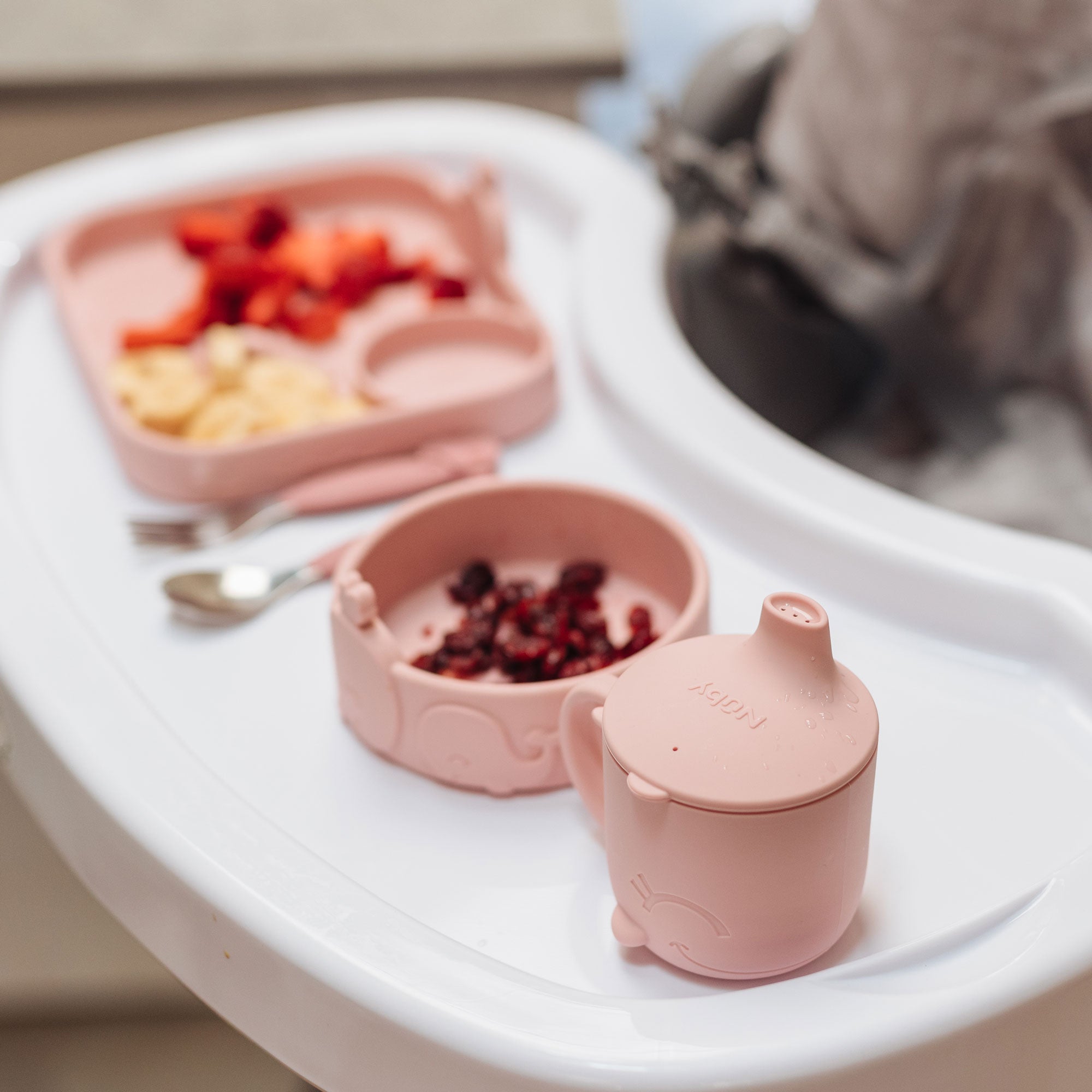 Animal Friends 6-Piece Dinnerware Set - Pink Whale (JU6D)
